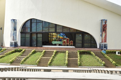 VENTE ET INSTALLATIONS AU SANCTUAIRE MARIAL